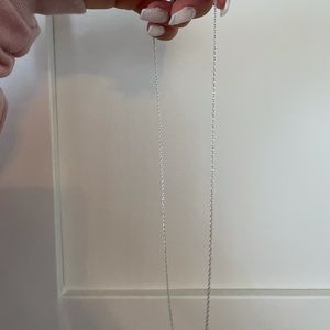 Never worn, perfect condition, silver chain